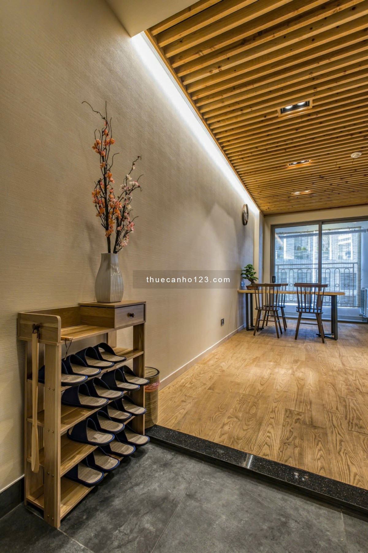 Thuê Saigon Royal 2PN 2WC view sông SG Bitexco tại Bến Vân Đồn Q4 gần Q1 Q3 Takashimaya Nguyễn Huệ