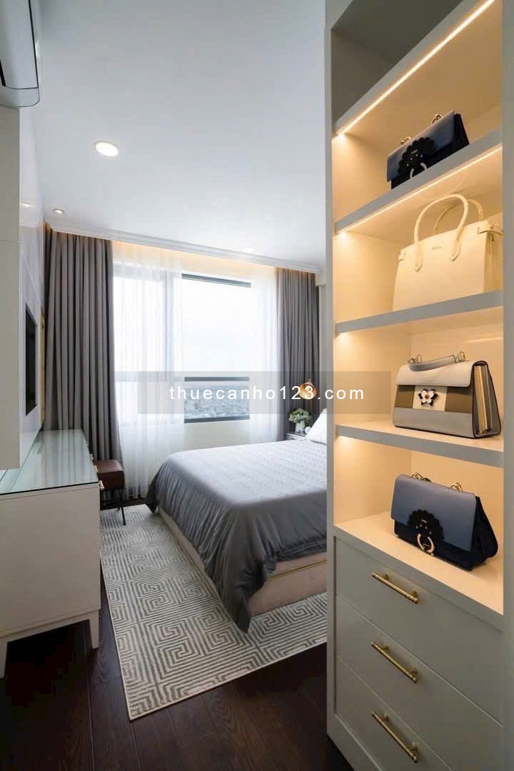 Thuê Gold View 2PN 2WC nội thất cao cấp full gỗ view sông SG tại Bến Vân Đồn Q4 gần Bitexco Q1 Q3