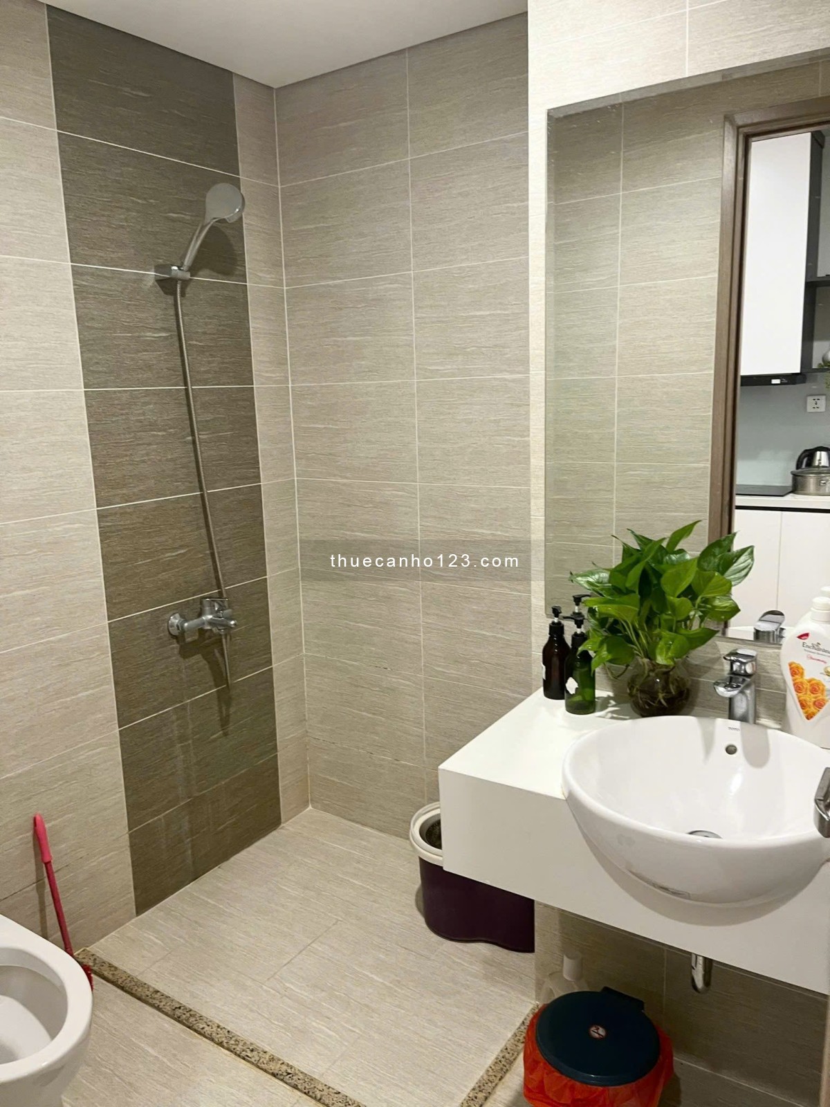 Cần cho thuê nhanh Studio full đồ view bể bơi chỉ 7tr/tháng vào luôn tại Vinhomes Smart City