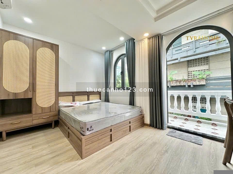 Nhà mới 100% - Bancol thoáng, nội thất nguyên seal, thiết kế sang chảnh - Ngay khu Phan Xích Long