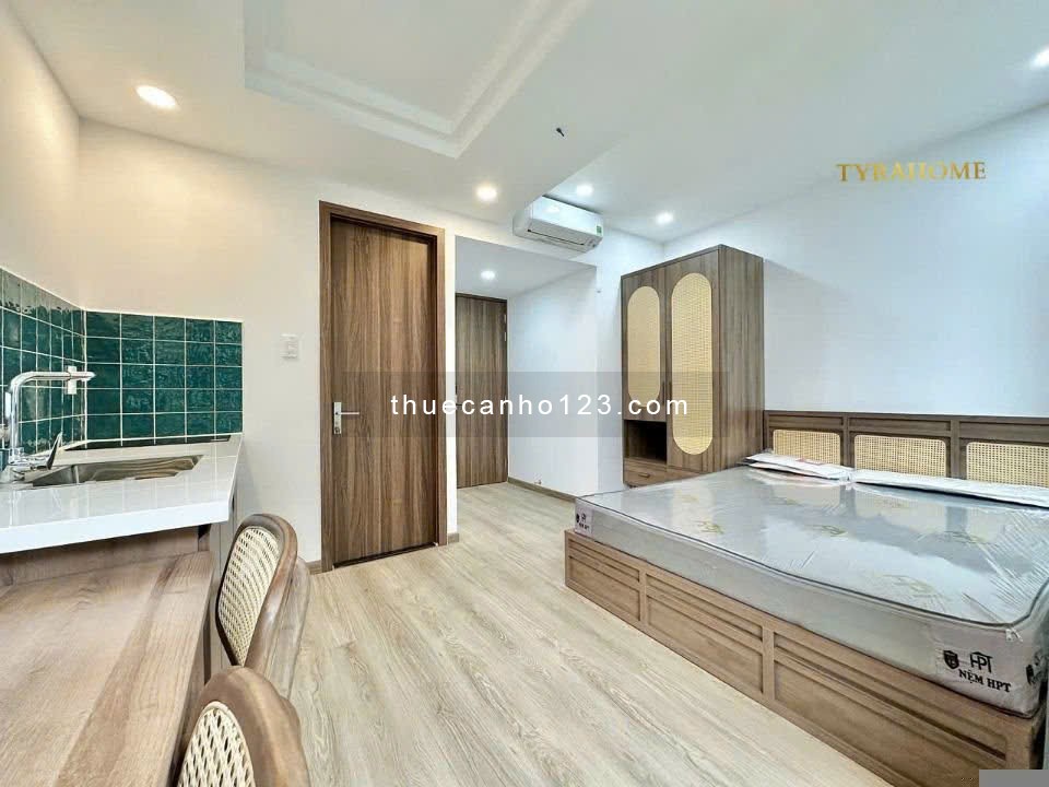 Nhà mới 100% - Bancol thoáng, nội thất nguyên seal, thiết kế sang chảnh - Ngay khu Phan Xích Long