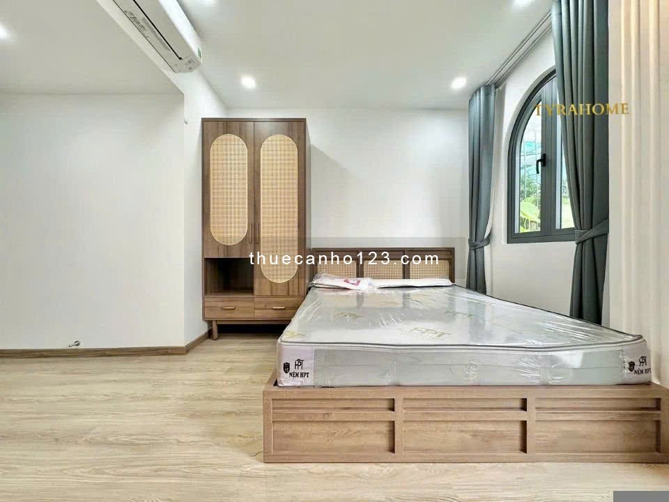 Nhà mới 100% - Bancol thoáng, nội thất nguyên seal, thiết kế sang chảnh - Ngay khu Phan Xích Long