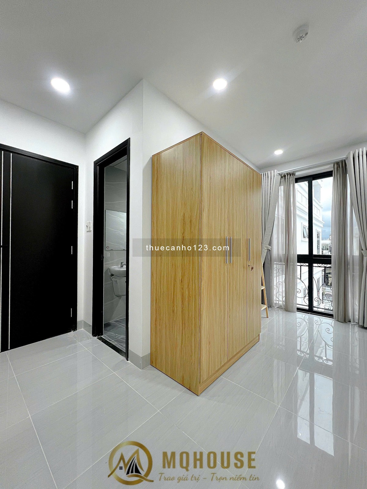 Căn Hộ Full Nội Thất - Thang Máy Hầm Xe - Ngay Hàng Xanh - ĐH UEF - Cầu Thị Nghè - Thảo Cầm Viên