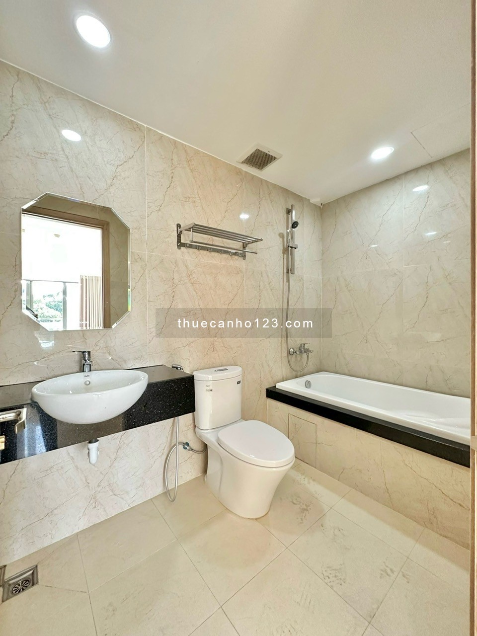 Căn hộ balcon/cửa sổ thoáng ngay cầu Thị Nghè, khu phố Nhật Phạm Viết Chánh – Nguyễn Thị Minh Khai