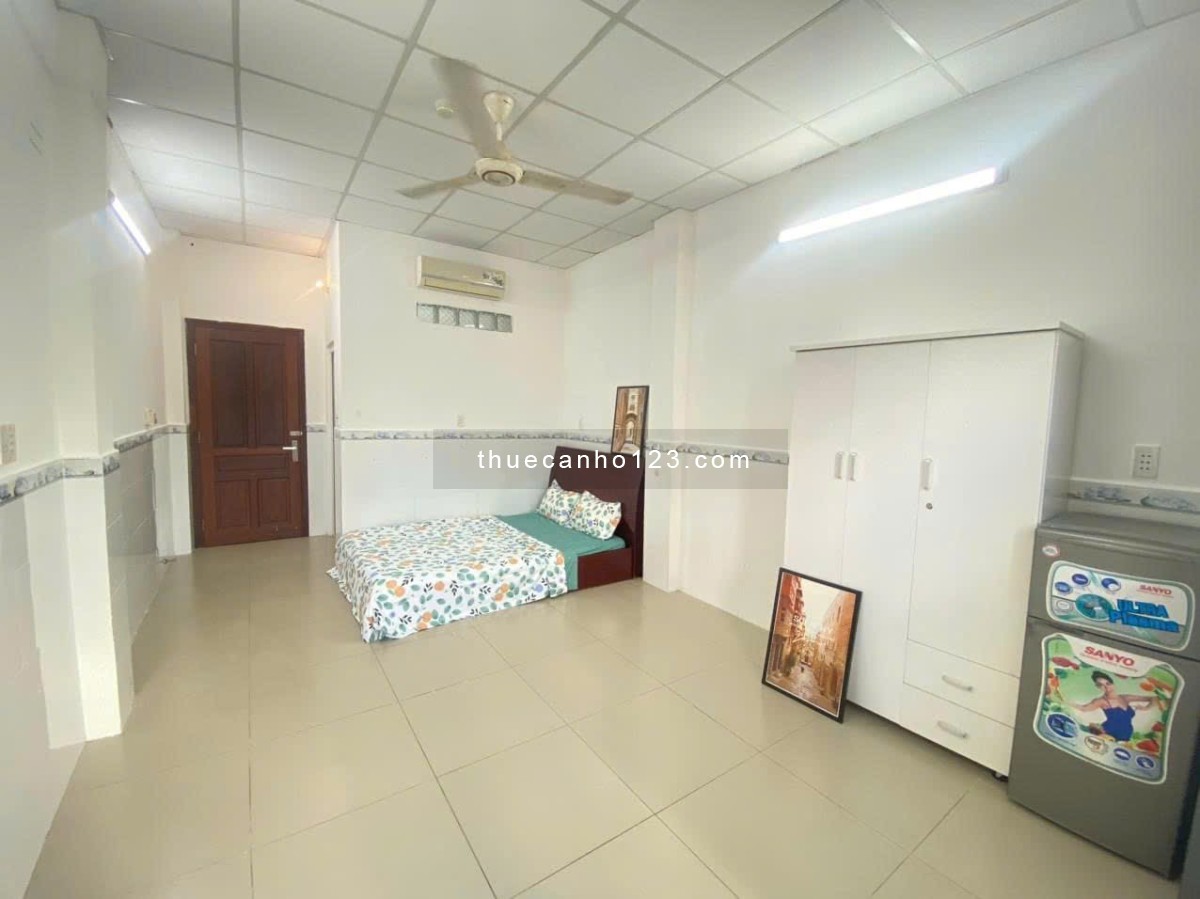Studio ban công tách bếp rộng rãi, gần Vạn Hạnh Mall, Việt Nam Quốc Tự, Đh Huflit, Đh Bách Khoa,...