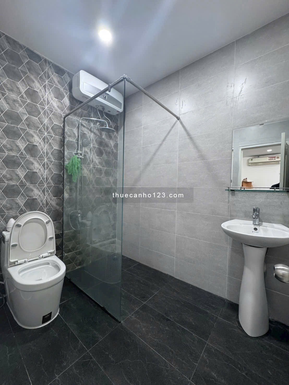 Căn hộ H2 mặt tiền Hoàng Diệu, Q.4 - 76m² full nội thất giá thuê chỉ 1️⃣5️⃣tr/th.