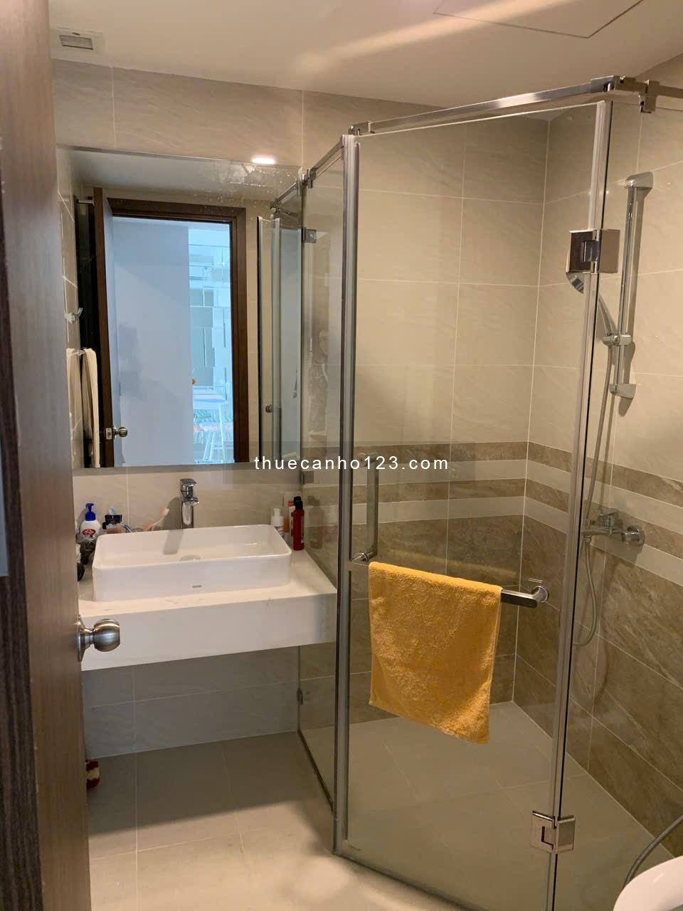 Cho Thuê 2 Phòng ngủ Đẹp Sài Gòn Royal Quận 4