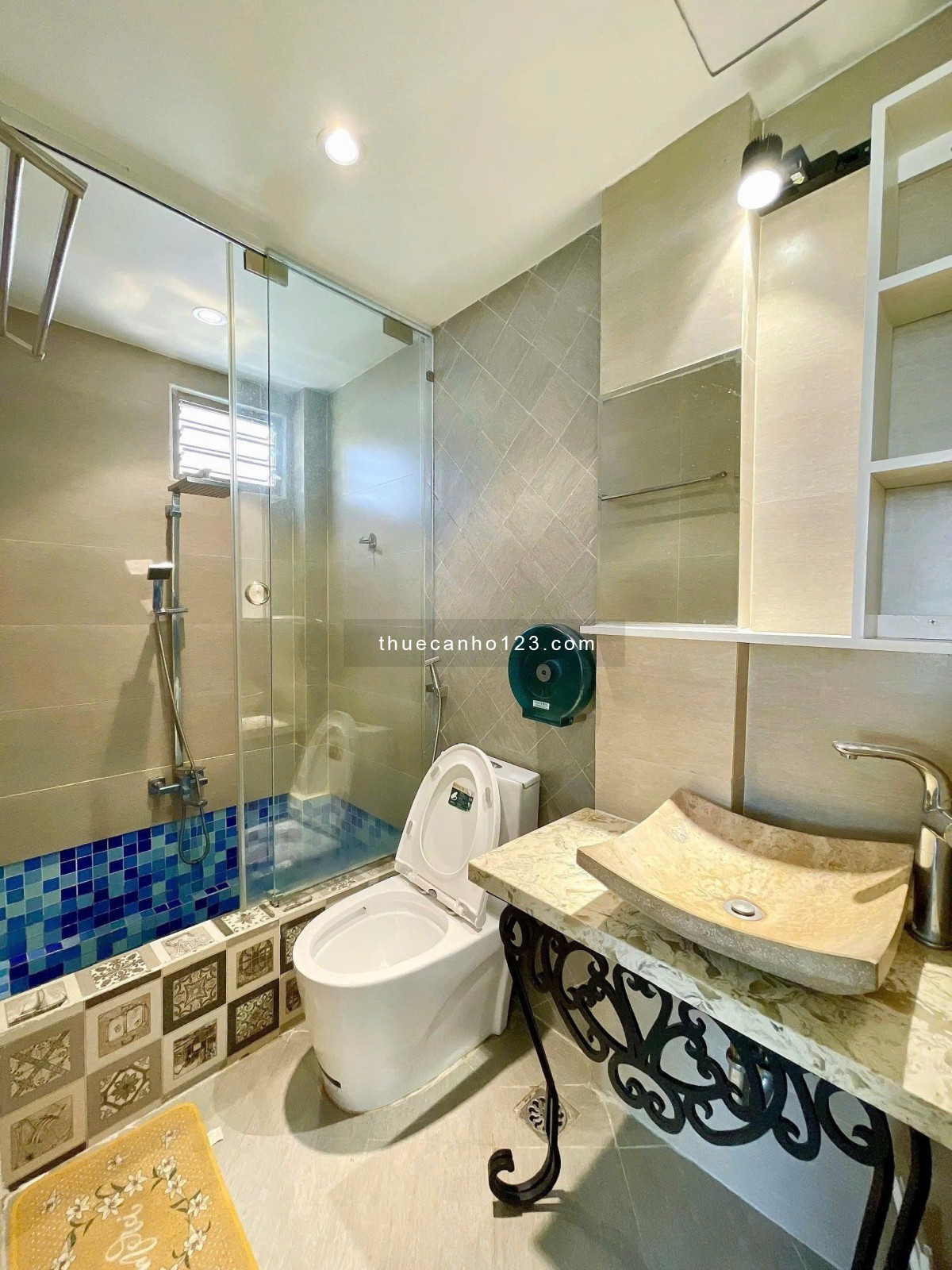 Căn hộ nhiều cửa sổ lớn thoáng mát – 40m² – ngay vòng xoay Điện Biên Phủ – Nguyễn Bỉnh Khiêm, Q1