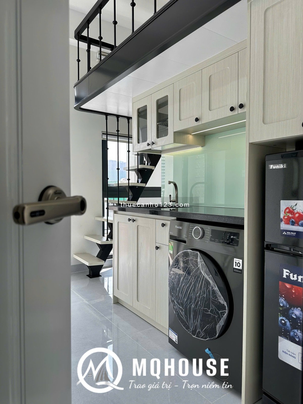 Duplex mới 100% nội thất có gu/giặt riêng - Ban công Tân Phú