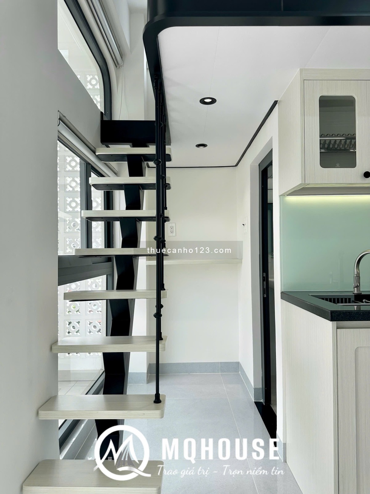 Duplex mới 100% nội thất có gu/giặt riêng - Ban công Tân Phú