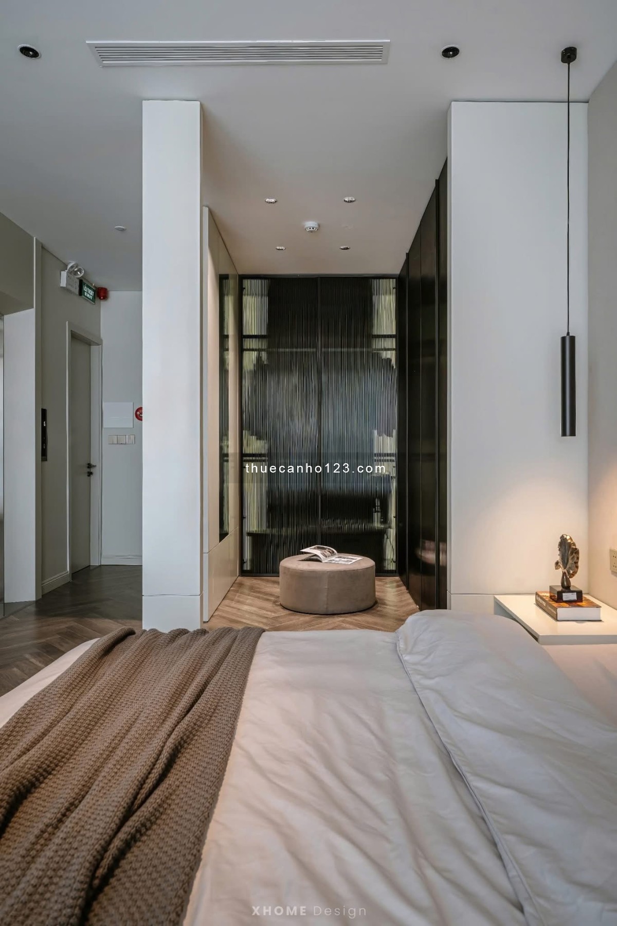 Cho thuê căn hộ đầy đủ nội thất có cửa sổ lớn ban công thoáng mát tiện nghi gần sân bay Tân Sơn Nhất