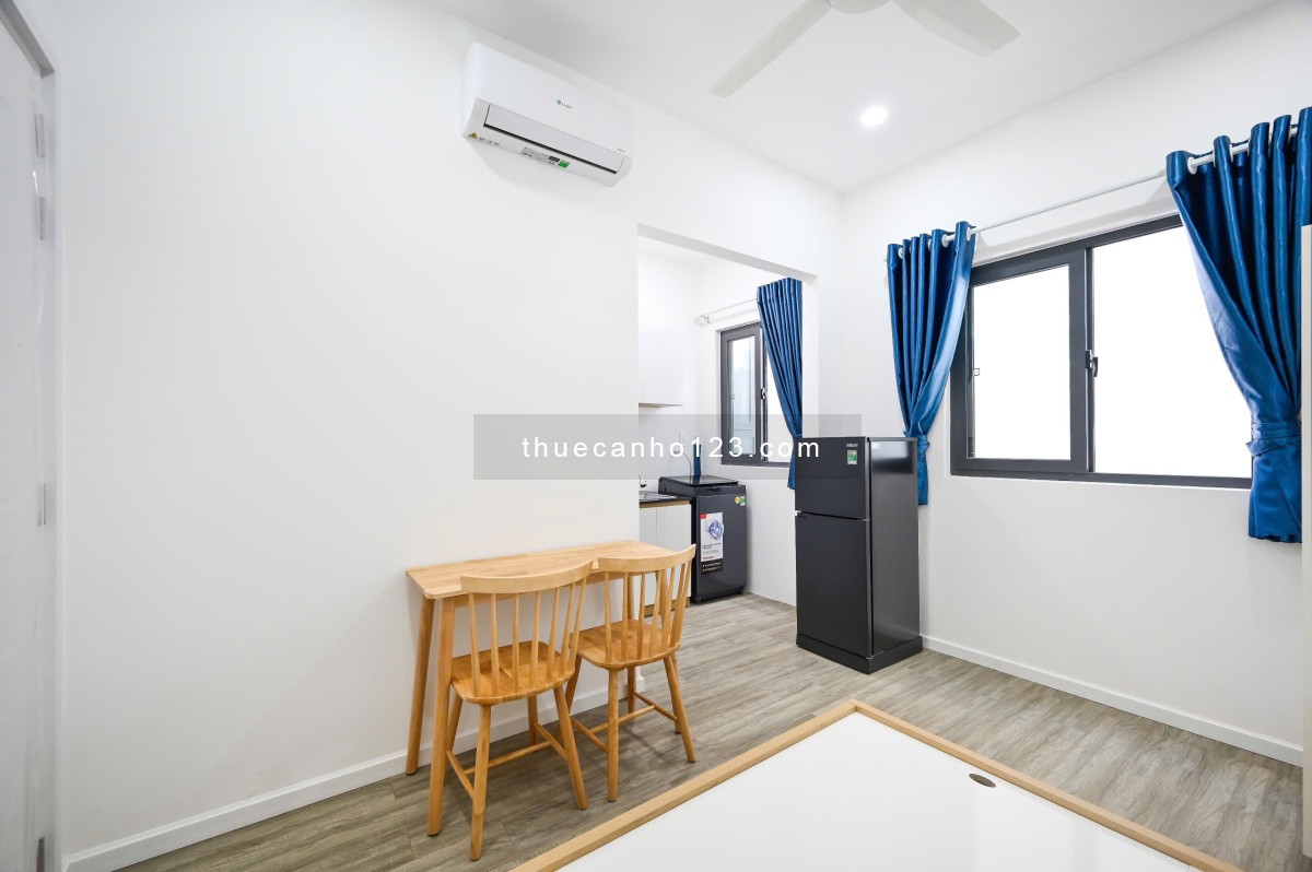 Studio giá rẻ nằm ngay đường Lý Phục Man, thuận tiện qua Q1