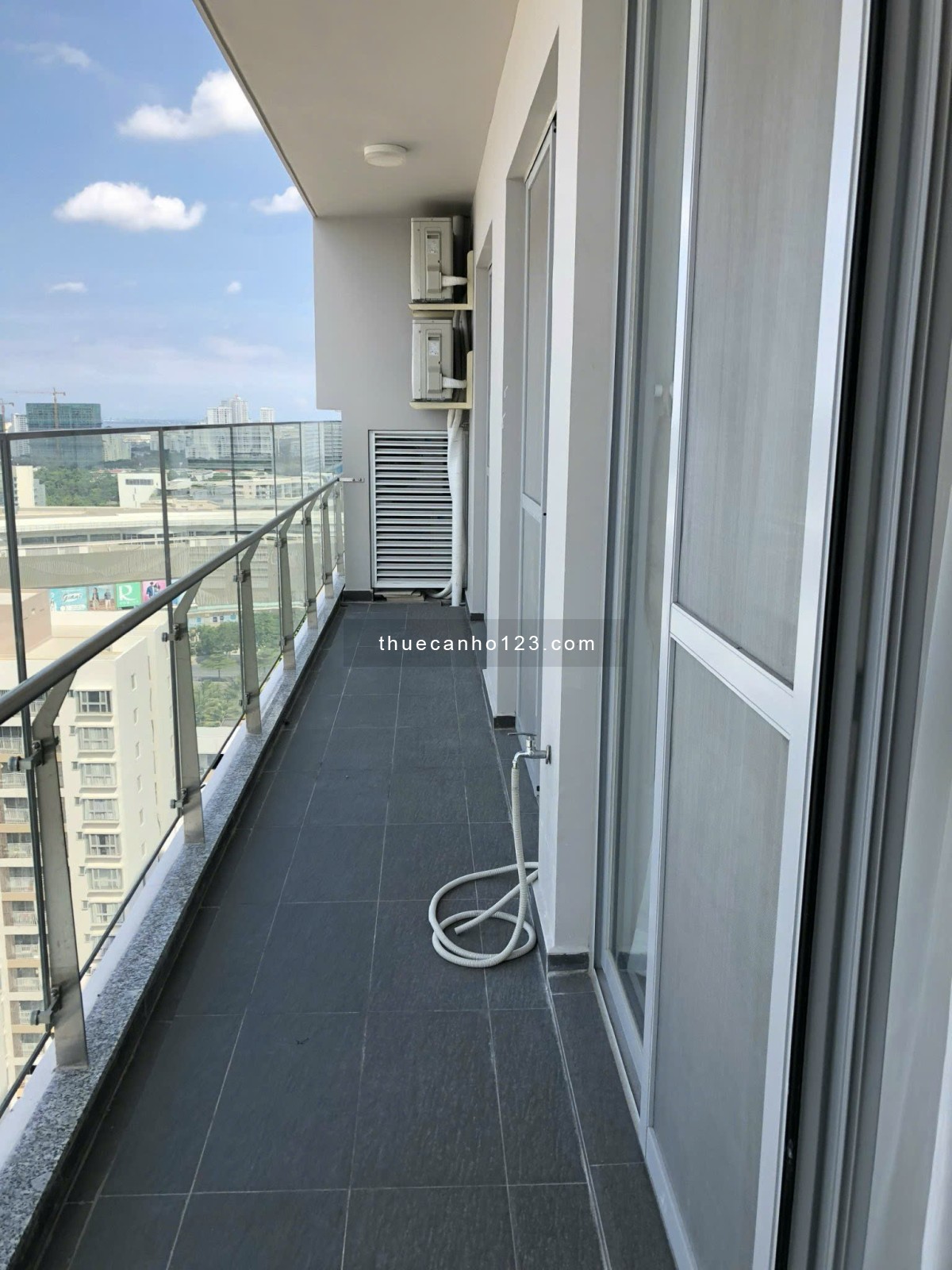 Cho thuê căn hộ Scenic Valley 1, 3PN, 3 WC, Full NT, nhà mới đẹp, View hồ bơi, giá 25 triệu/tháng