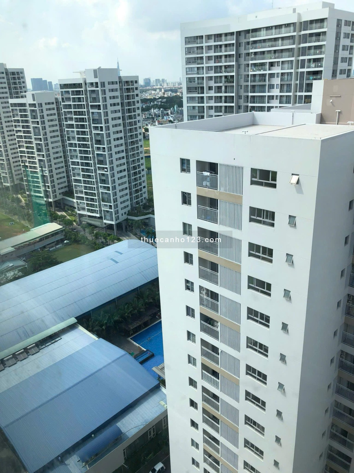 Cho thuê căn hộ Scenic Valley 1, 3PN, 3 WC, Full NT, nhà mới đẹp, View hồ bơi, giá 25 triệu/tháng