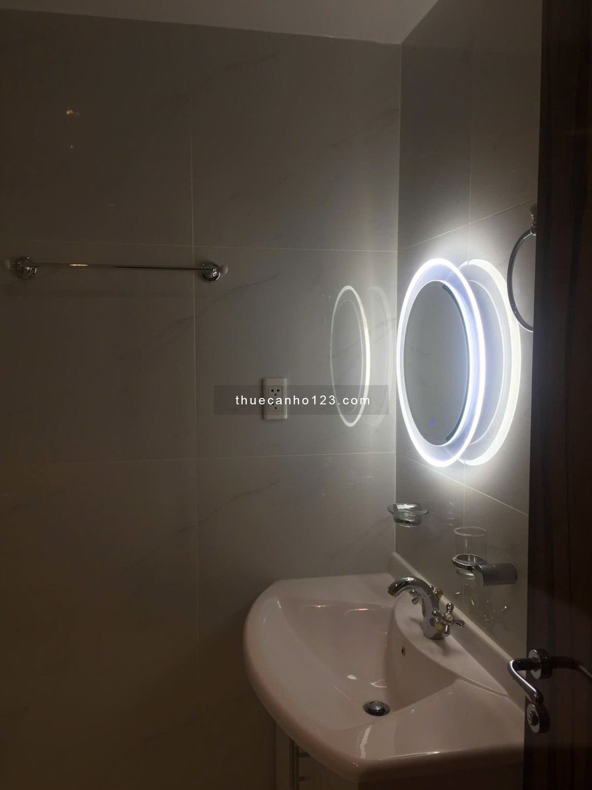 Cho thuê căn hộ 2PN, Leman, Quận 3 chỉ 2x triệu/ tháng