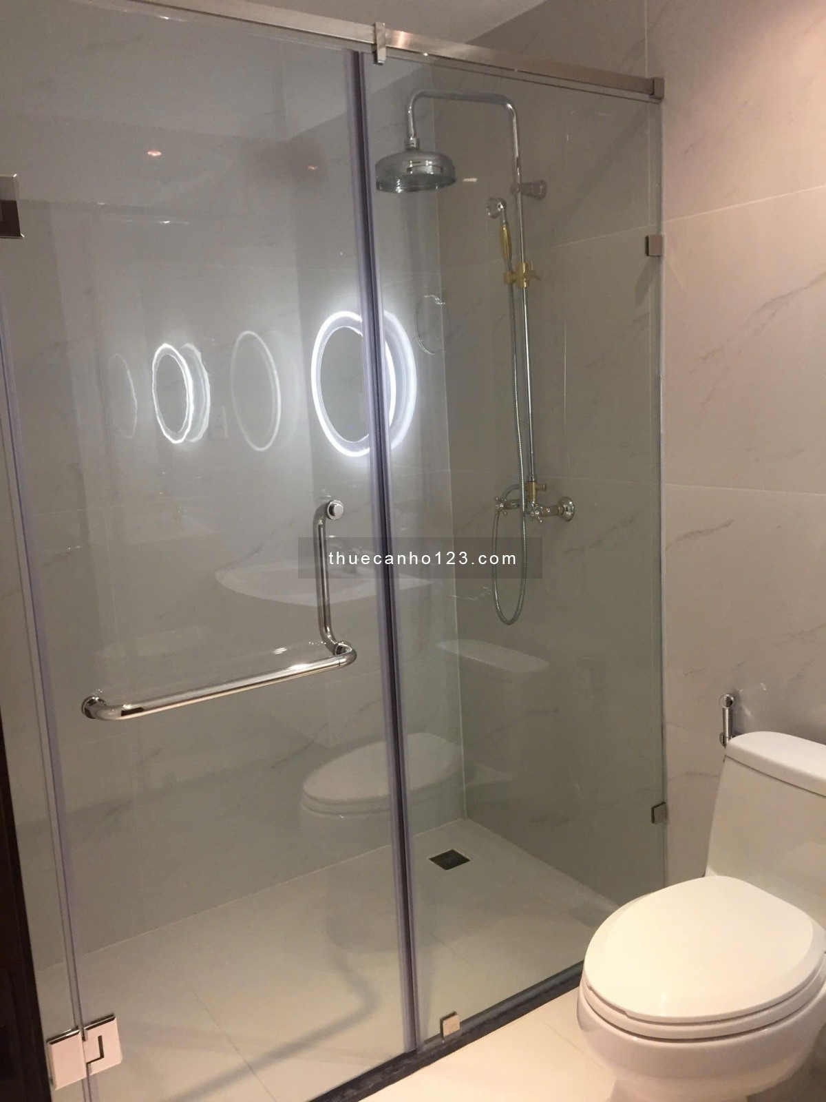 Cho thuê căn hộ 2PN, Leman, Quận 3 chỉ 2x triệu/ tháng