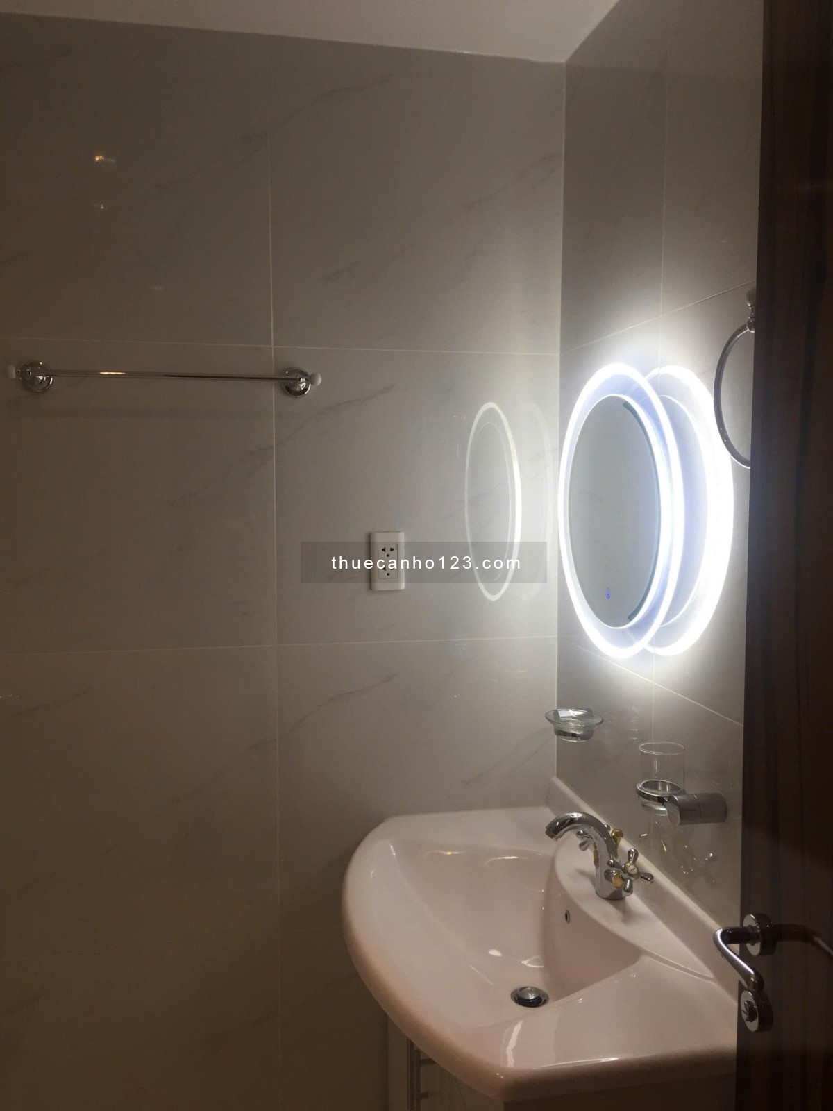 Cho thuê căn hộ 2PN, Leman, Quận 3 chỉ 2x triệu/ tháng