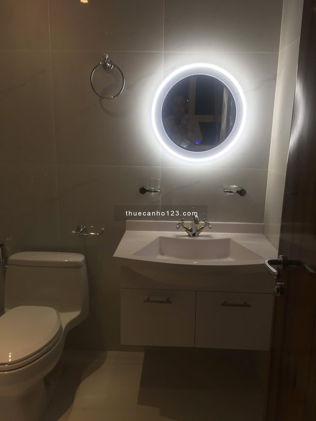 Cho thuê căn hộ 2PN, Leman, Quận 3 chỉ 2x triệu/ tháng