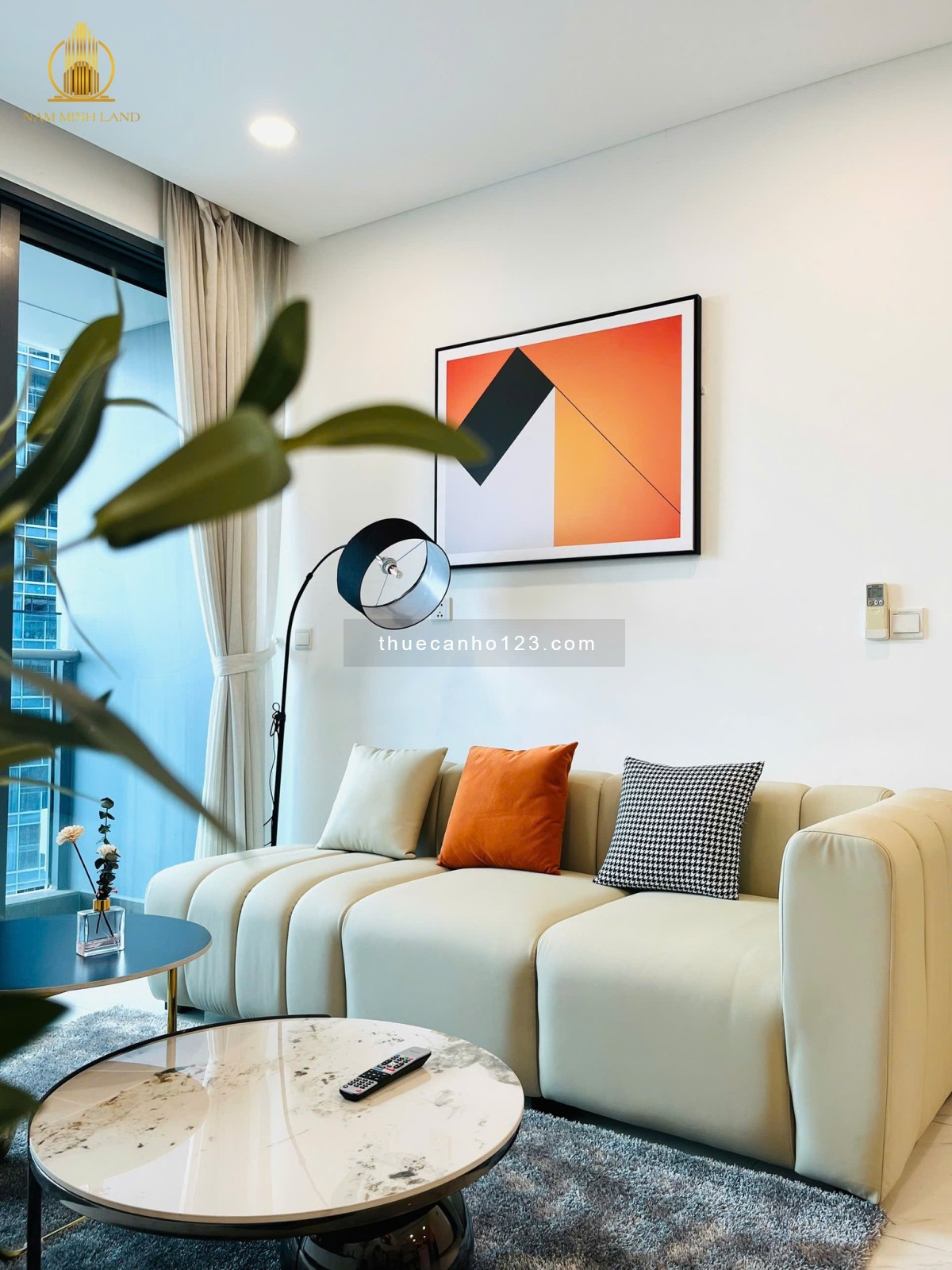 Cho thuê căn hộ 2PN Sunwah Pearl – view trực diện Quận 1