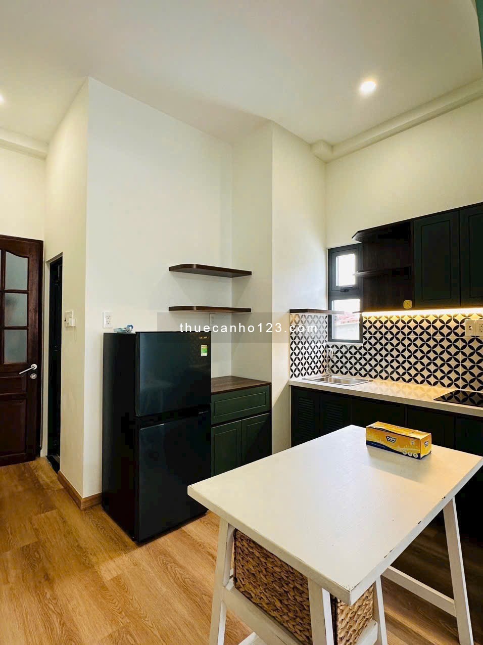 Cho thuê căn hộ Studio Ban công thoáng Q4 gần cầu Ông Lãnh, cầu Calmette, cầu Kênh Tẻ