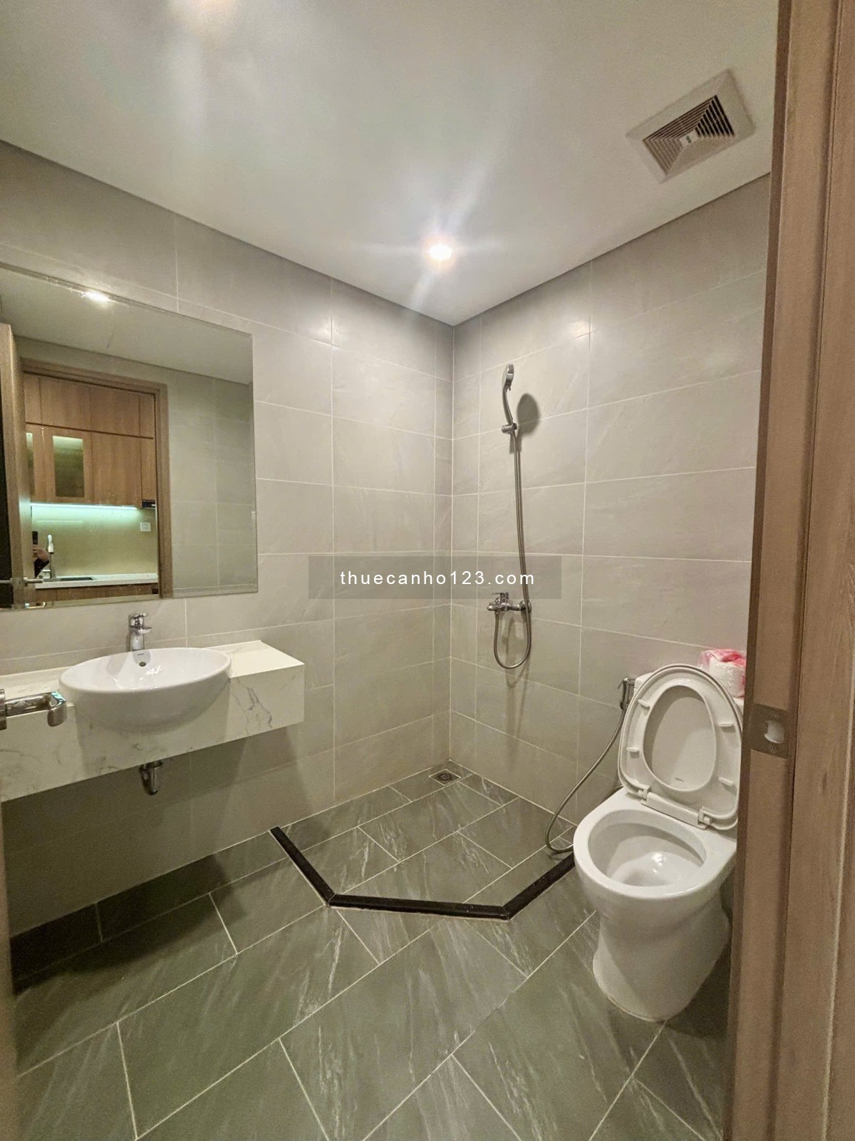 CHO THUÊ căn hộ Studio Vinhomes Grand Park Q9 – Full nội thất mới gần Vincom – Giá thuê 6,5 triệu