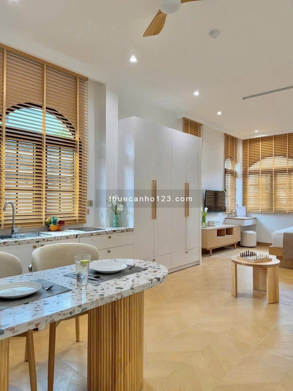 Cho thuê căn hộ tách bếp, rộng 45m², full nội thất – Khu Sân bay, đảm bảo an ninh