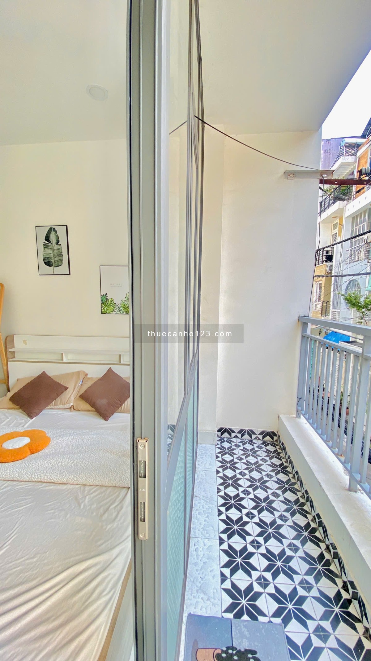 Cho thuê căn hộ 1PN Ban công Q1 gần cầu Nguyễn Văn Cừ, Nowzone, chợ Bến Thành, công an Thành Phố