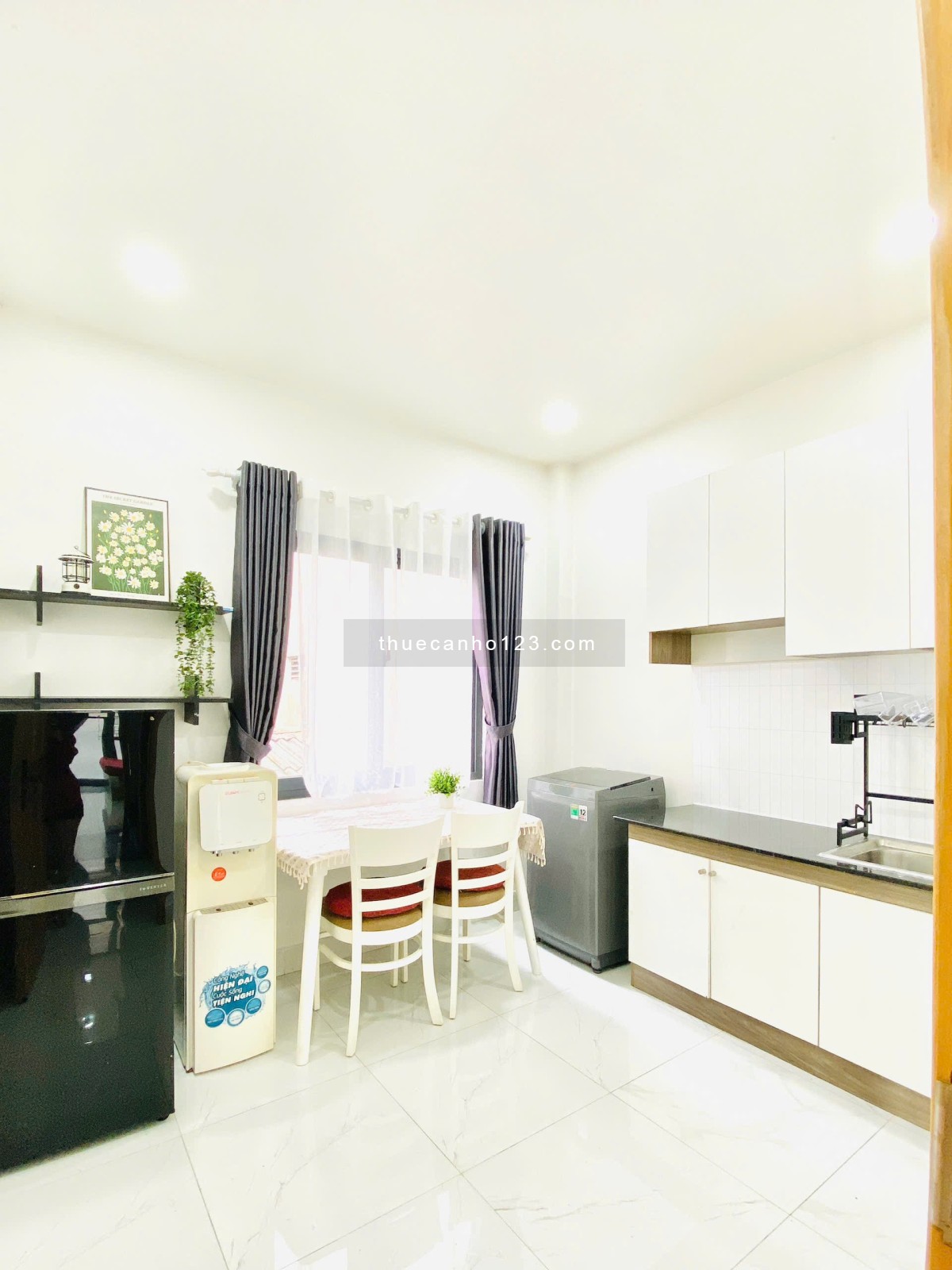 Cho thuê căn hộ 1PN Ban công Q1 gần cầu Nguyễn Văn Cừ, Nowzone, chợ Bến Thành, công an Thành Phố