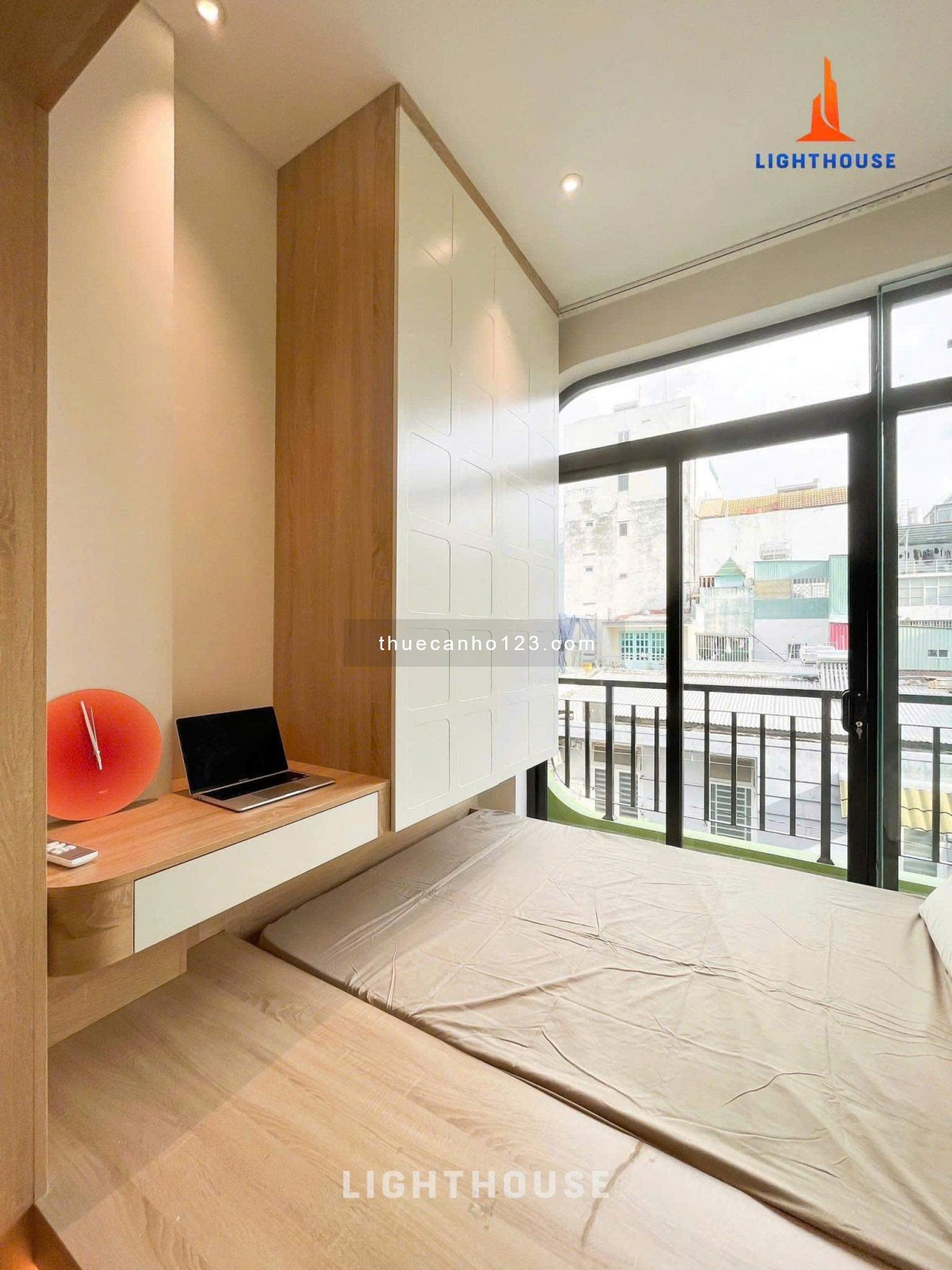 Căn hộ 2 phòng ngủ tách bếp full nội thất cửa sổ trời ban công 45m² gần Nhà Hát Thành Phố