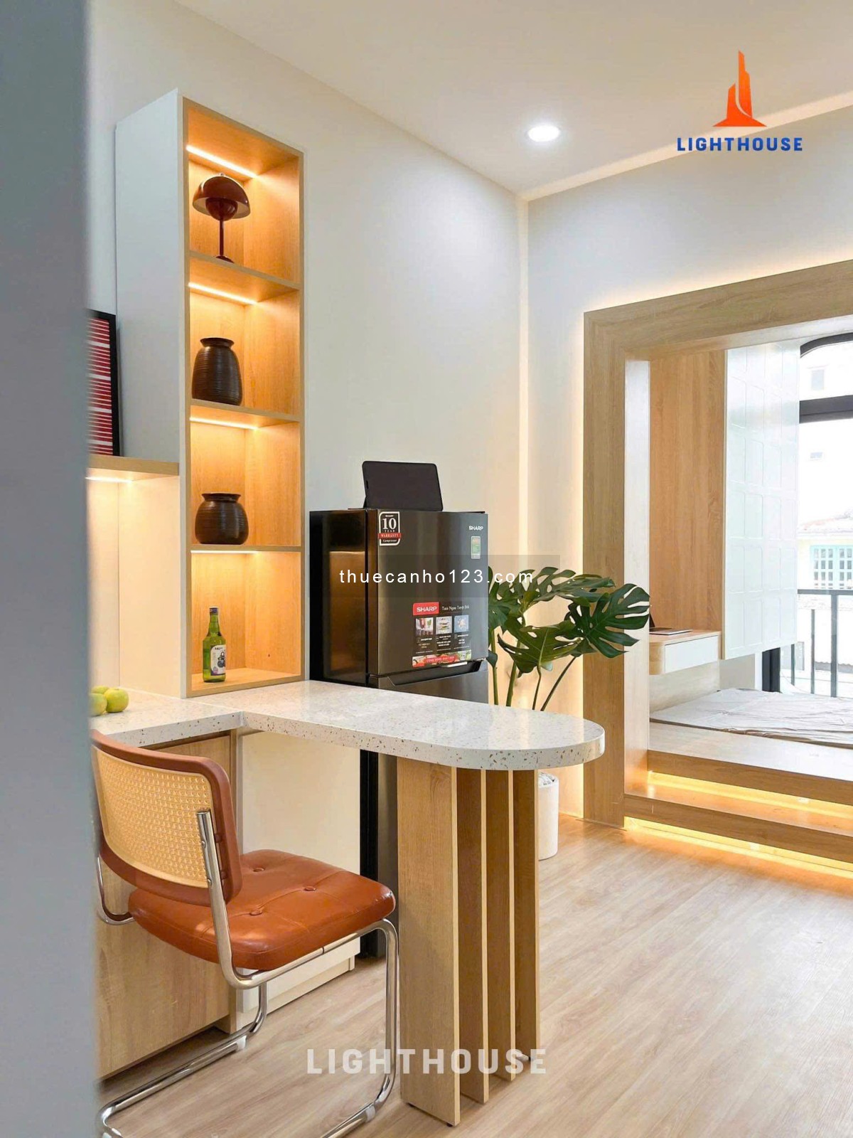 Căn hộ 2 phòng ngủ tách bếp full nội thất cửa sổ trời ban công 45m² gần Nhà Hát Thành Phố