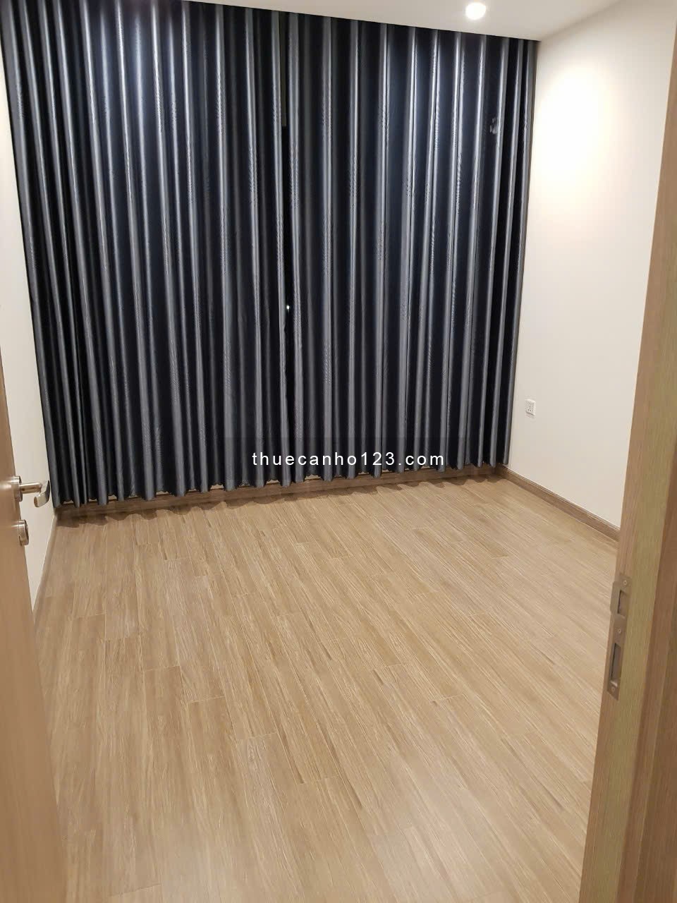 CHO THUÊ căn hộ 1PN+ Vinhomes Grand Park Quận 9 – Nội thất Bếp rèm – Giá thuê rẻ chỉ 5,5 triệu/tháng