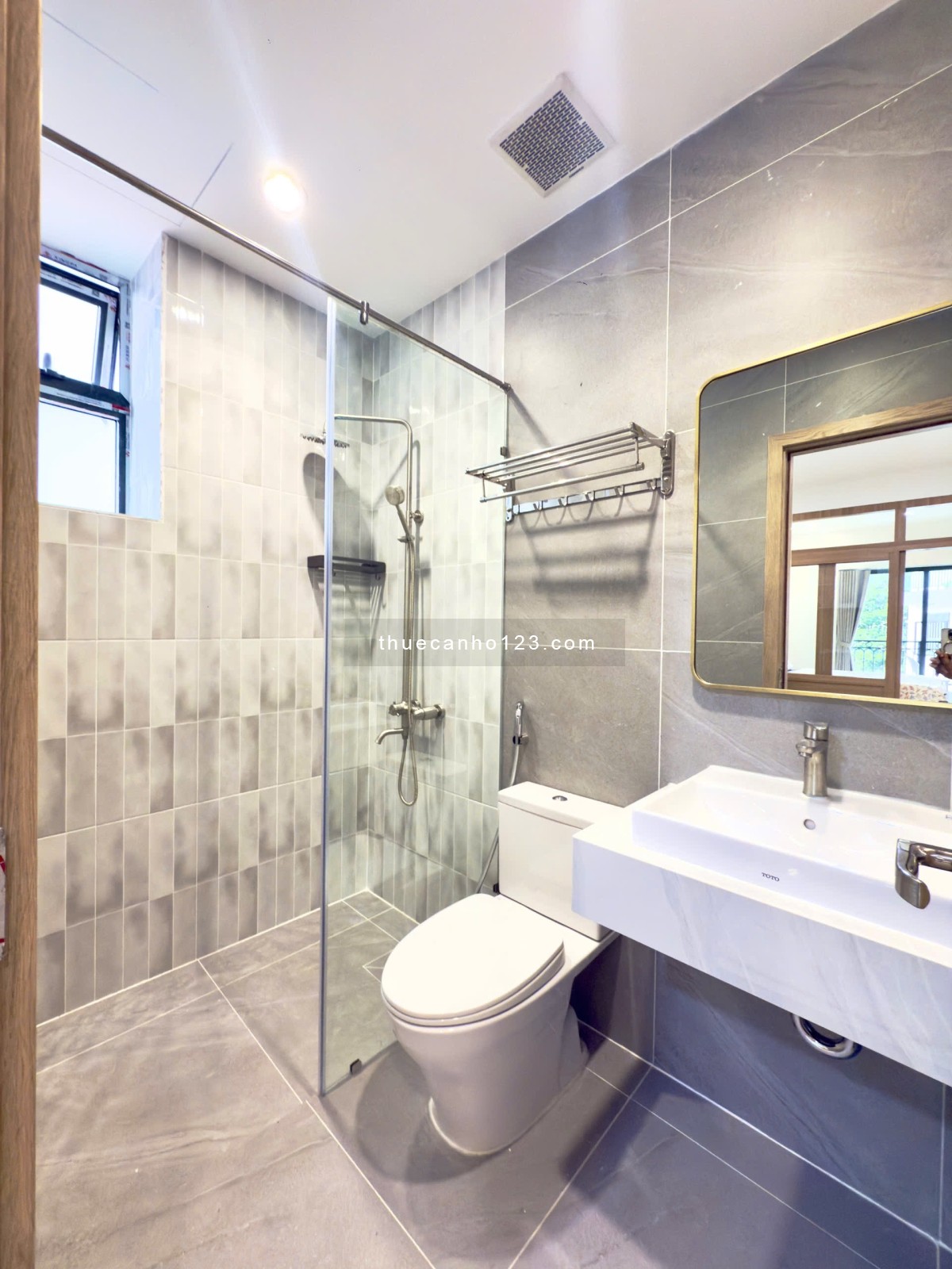 Cho thuê căn hộ cao cấp đầy đủ nội thất tại trung tâm Quận Tân Bình