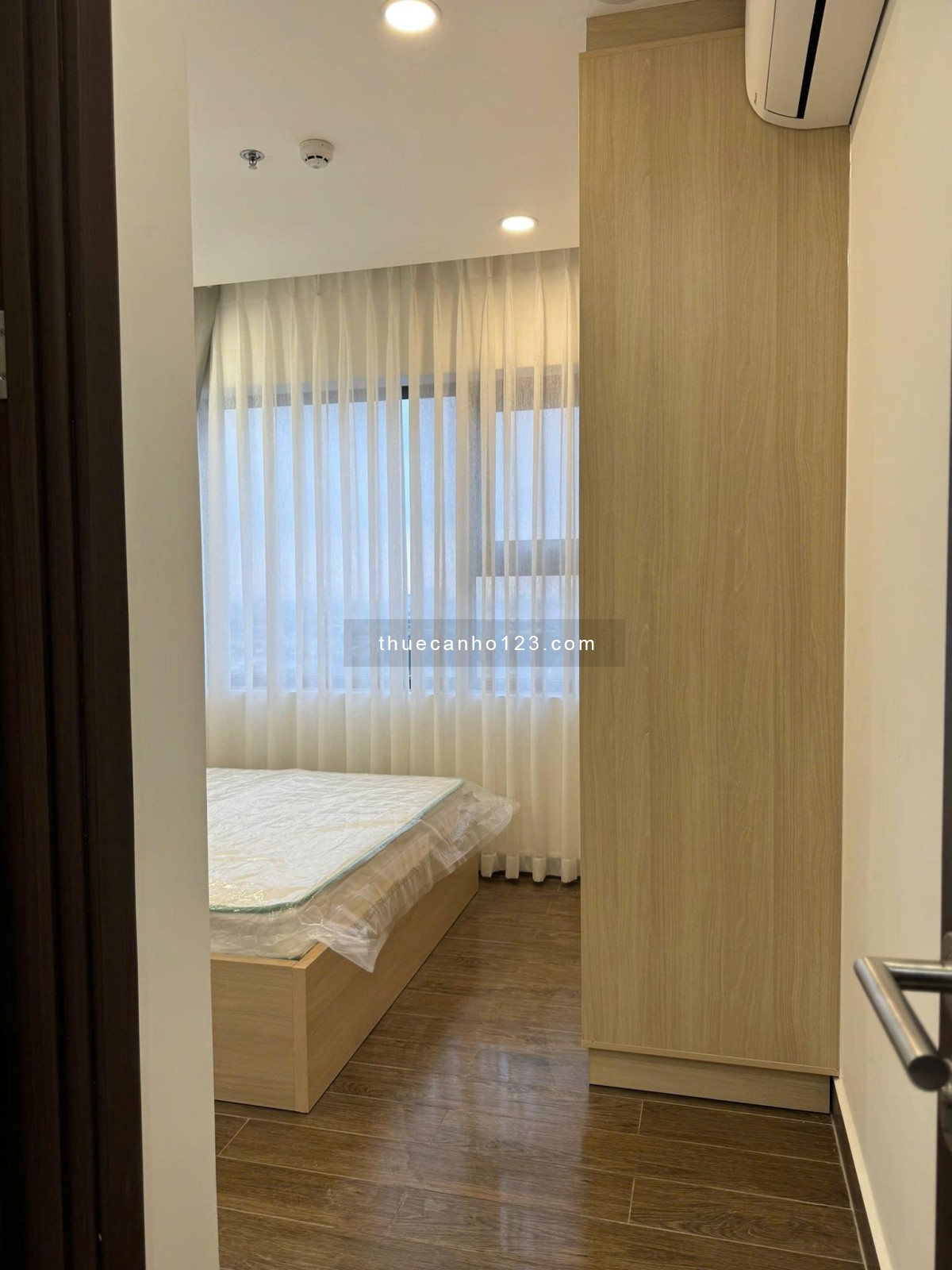 Chung cư Idico Tân Phú: Căn góc, 75m2, 2p ngủ, Có nội thất, 10tr/th