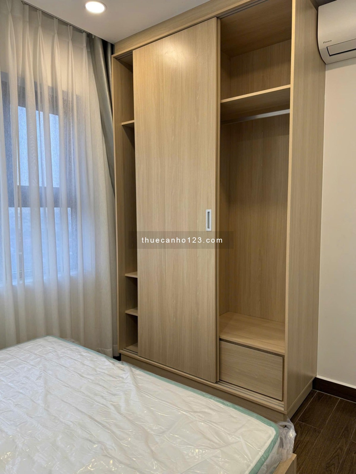 Chung cư Idico Tân Phú: Căn góc, 75m2, 2p ngủ, Có nội thất, 10tr/th