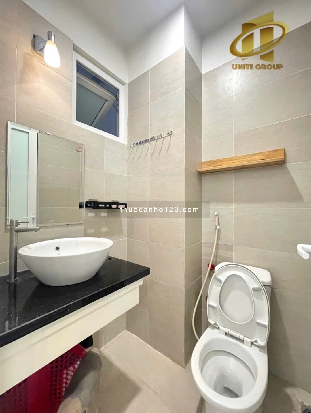 Cho thuê căn hộ 1PN -1PK ban công lớn, thoáng đẹp, ngay công viên Hoàng Văn Thu, khu K300