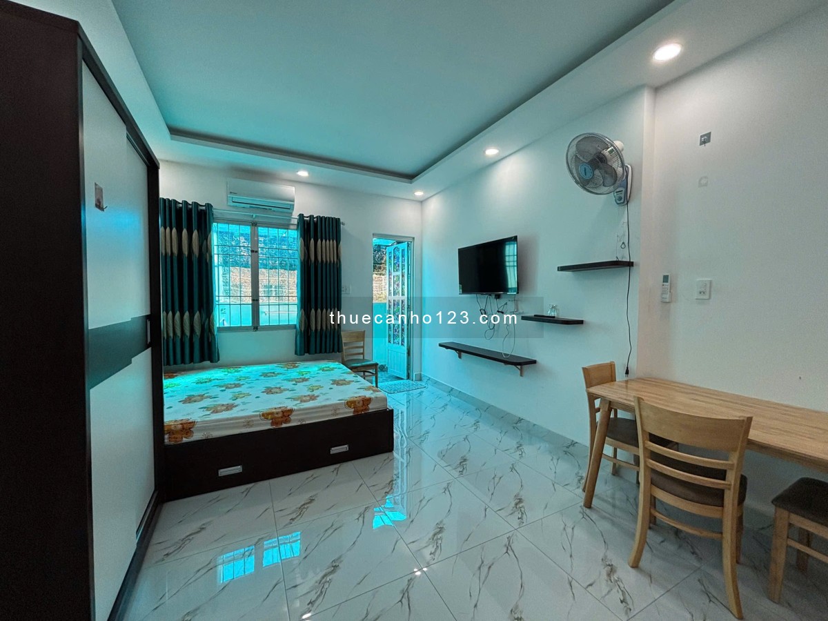 Cho thuê căn hộ Studio Ban công RỘNG Q1 gần cầu Ông Lãnh, cầu Calmette, chợ Bến Thành, Bùi Viện