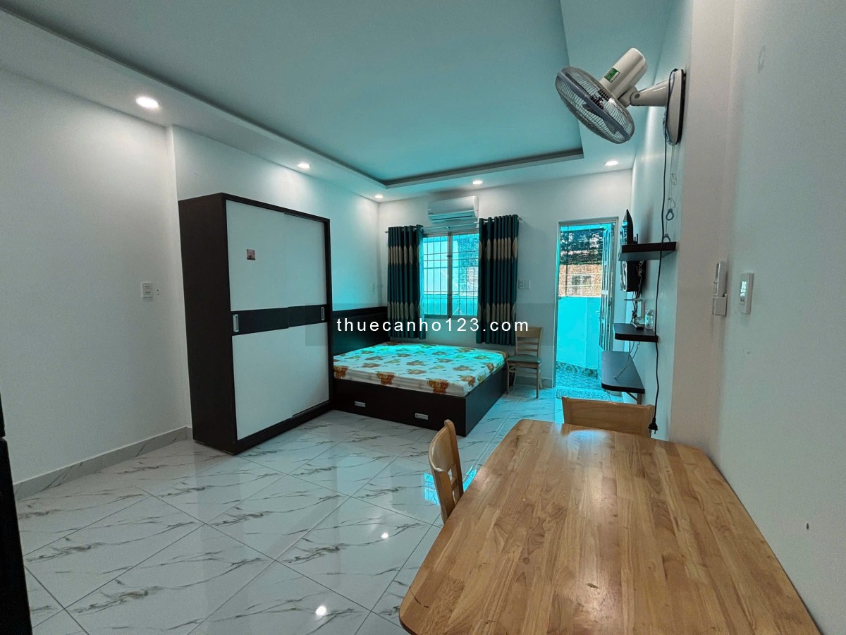 Cho thuê căn hộ Studio Ban công RỘNG Q1 gần cầu Ông Lãnh, cầu Calmette, chợ Bến Thành, Bùi Viện