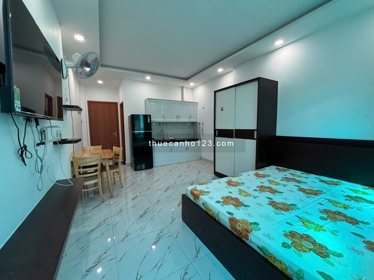 Cho thuê căn hộ Studio Ban công RỘNG Q1 gần cầu Ông Lãnh, cầu Calmette, chợ Bến Thành, Bùi Viện