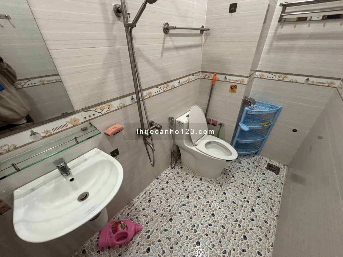 Cho thuê căn hộ Studio Ban công RỘNG Q1 gần cầu Ông Lãnh, cầu Calmette, chợ Bến Thành, Bùi Viện