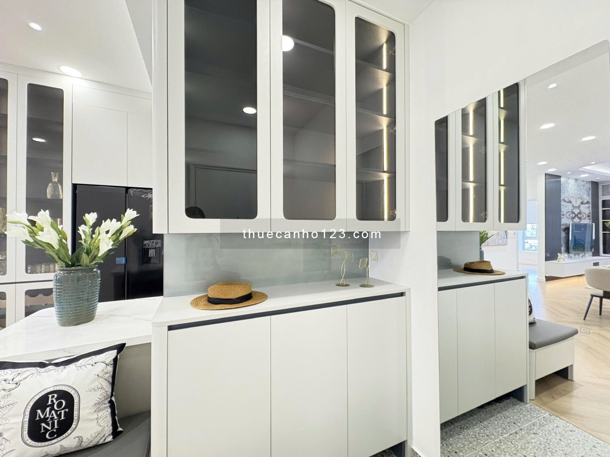 Chính chủ cho thuê gấp căn góc đẹp nhất Sky Garden 1, DT 89 m2, 3PN, Full nội thất cao cấp, 32tr