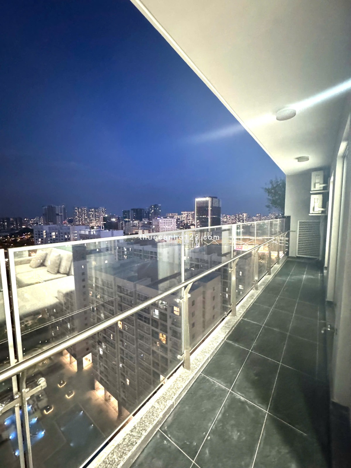 Cho thuê căn hộ lầu cao Scenic Valley, Phú Mỹ Hưng, 3PN - 2WC, nhà mới