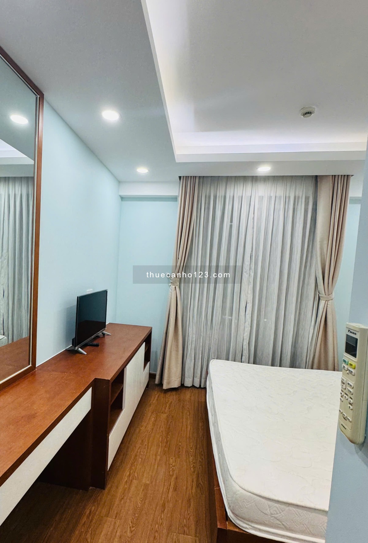 Cho thuê căn hộ lầu cao Scenic Valley, Phú Mỹ Hưng, 3PN - 2WC, nhà mới