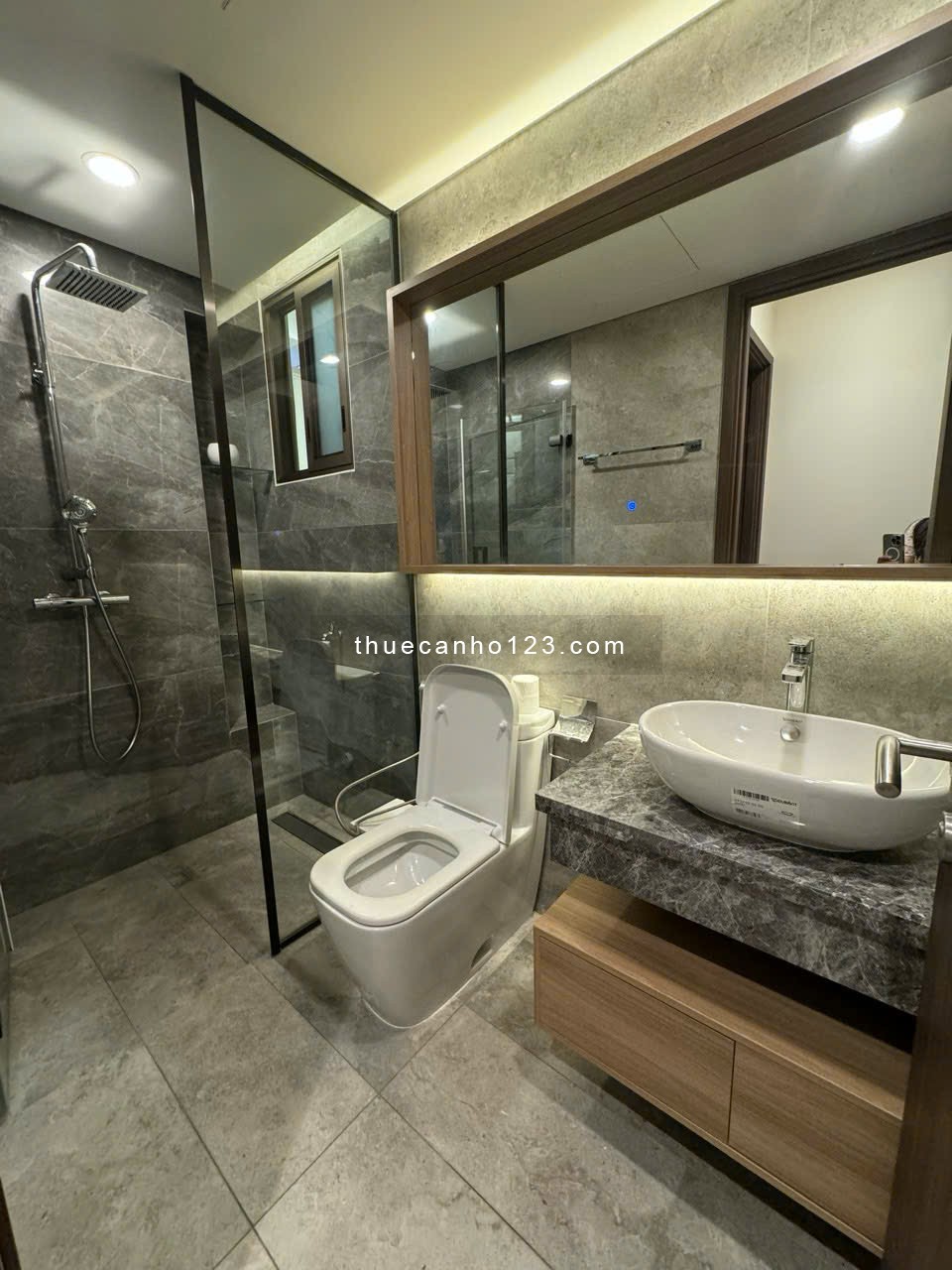 Cho thuê 2PN – 2WC căn hộ Midtown The Peak – Nhà đẹp, view thoáng mát