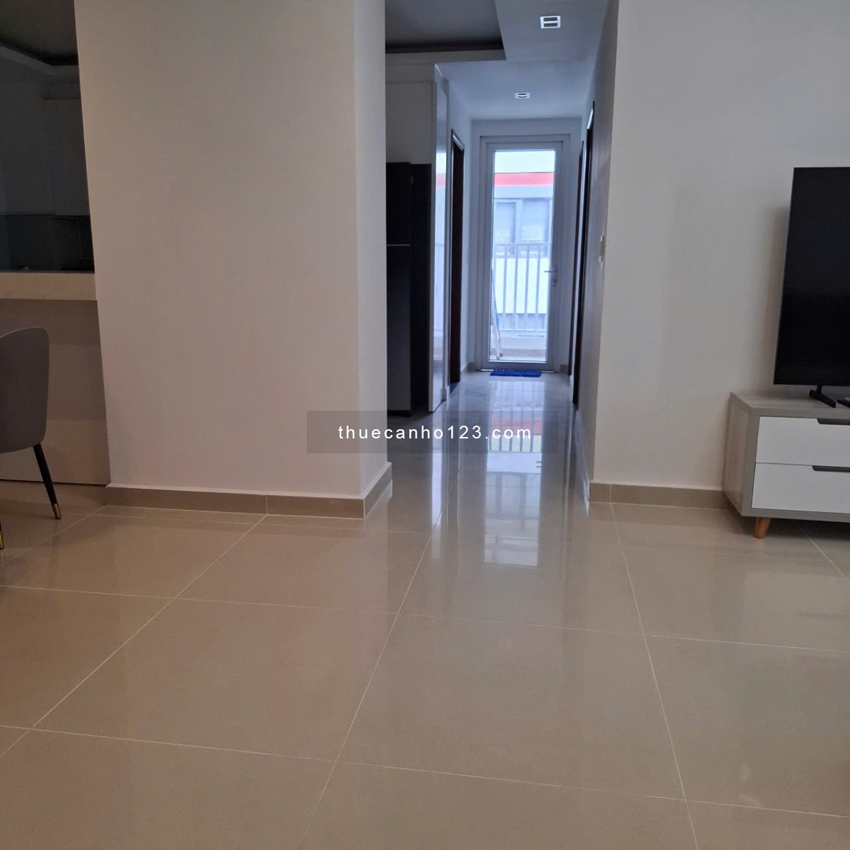 Cho thuê căn hộ 3PN - 2WC - 96m2 chung cư Sky Center full nội thất cao cap giá chỉ 22 tr/th