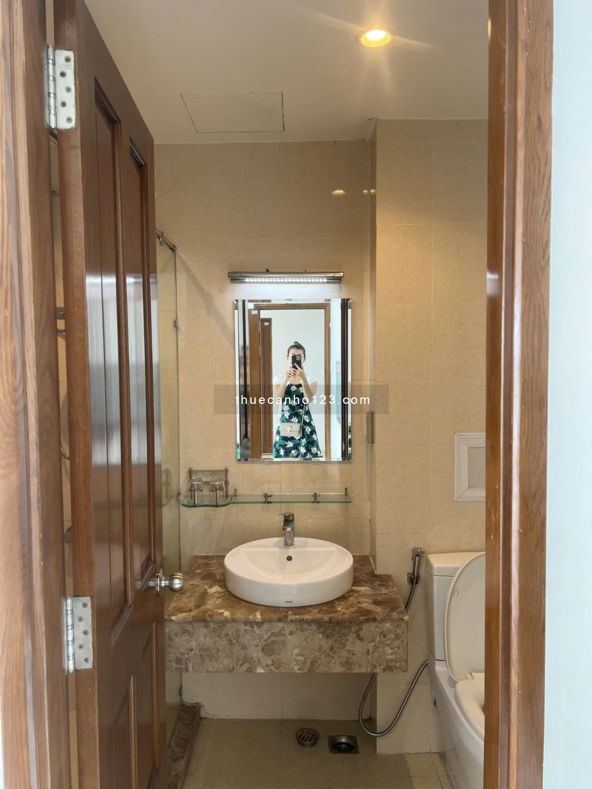 Cho thuê căn hộ 1PN chung cư Sky Cente ntcb giá 10 tr/th, full đồ 12tr, ở liền. LH 0832760468