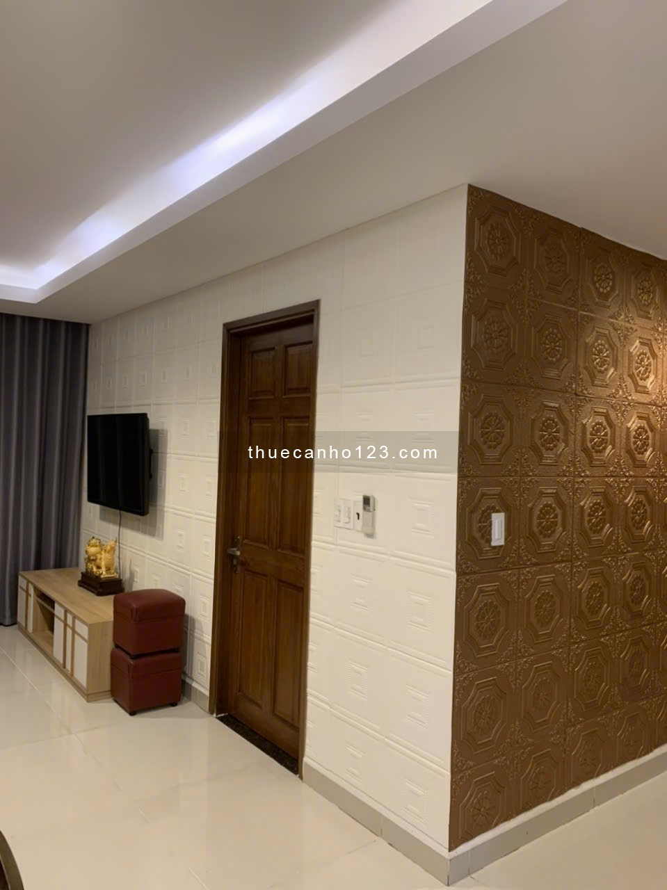 Cần cho thuê gấp căn hộ 2PN-2WC-74m2 full nội thất chung cư Sky Center giá chỉ 16tr/th, xem ngay