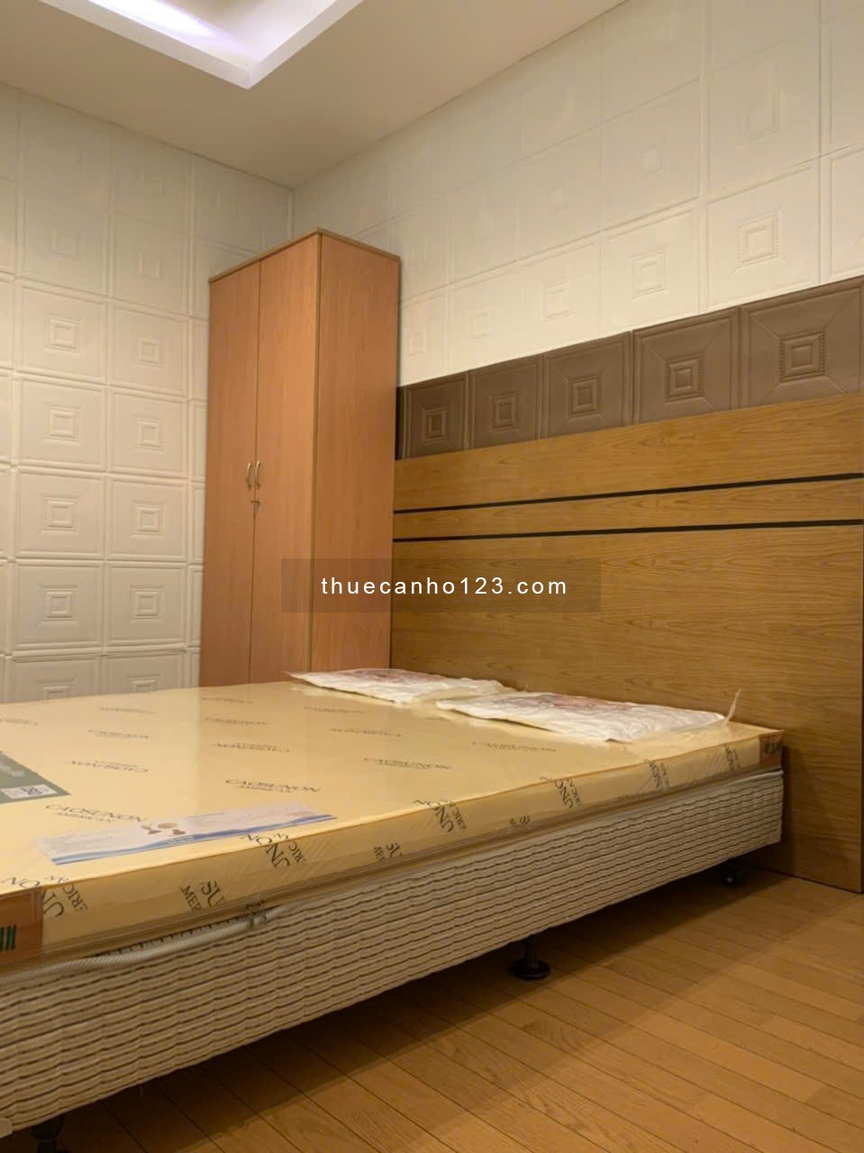 Cần cho thuê gấp căn hộ 2PN-2WC-74m2 full nội thất chung cư Sky Center giá chỉ 16tr/th, xem ngay