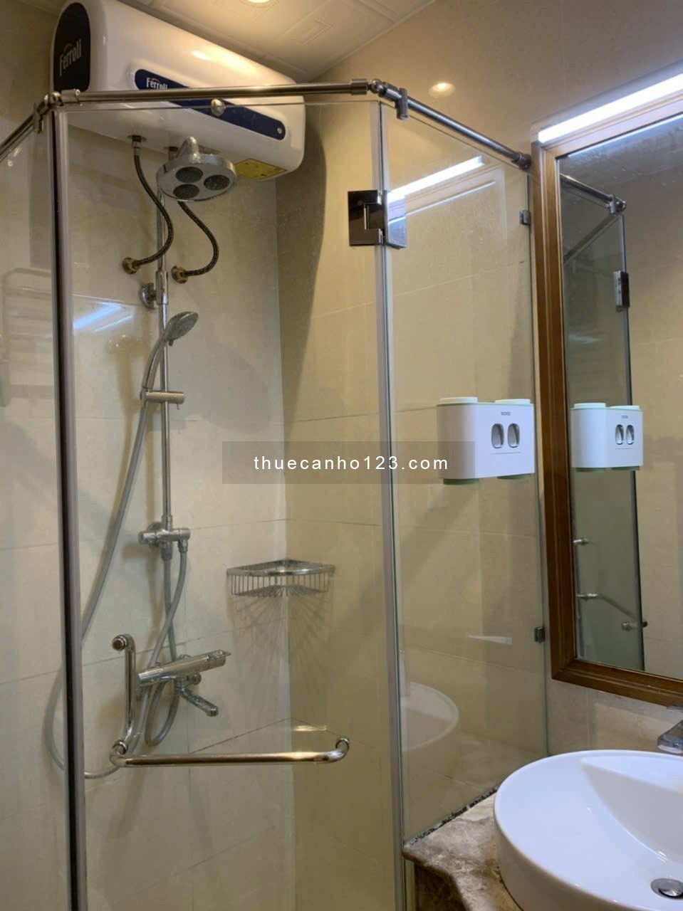 Cần cho thuê gấp căn hộ 2PN-2WC-74m2 full nội thất chung cư Sky Center giá chỉ 16tr/th, xem ngay