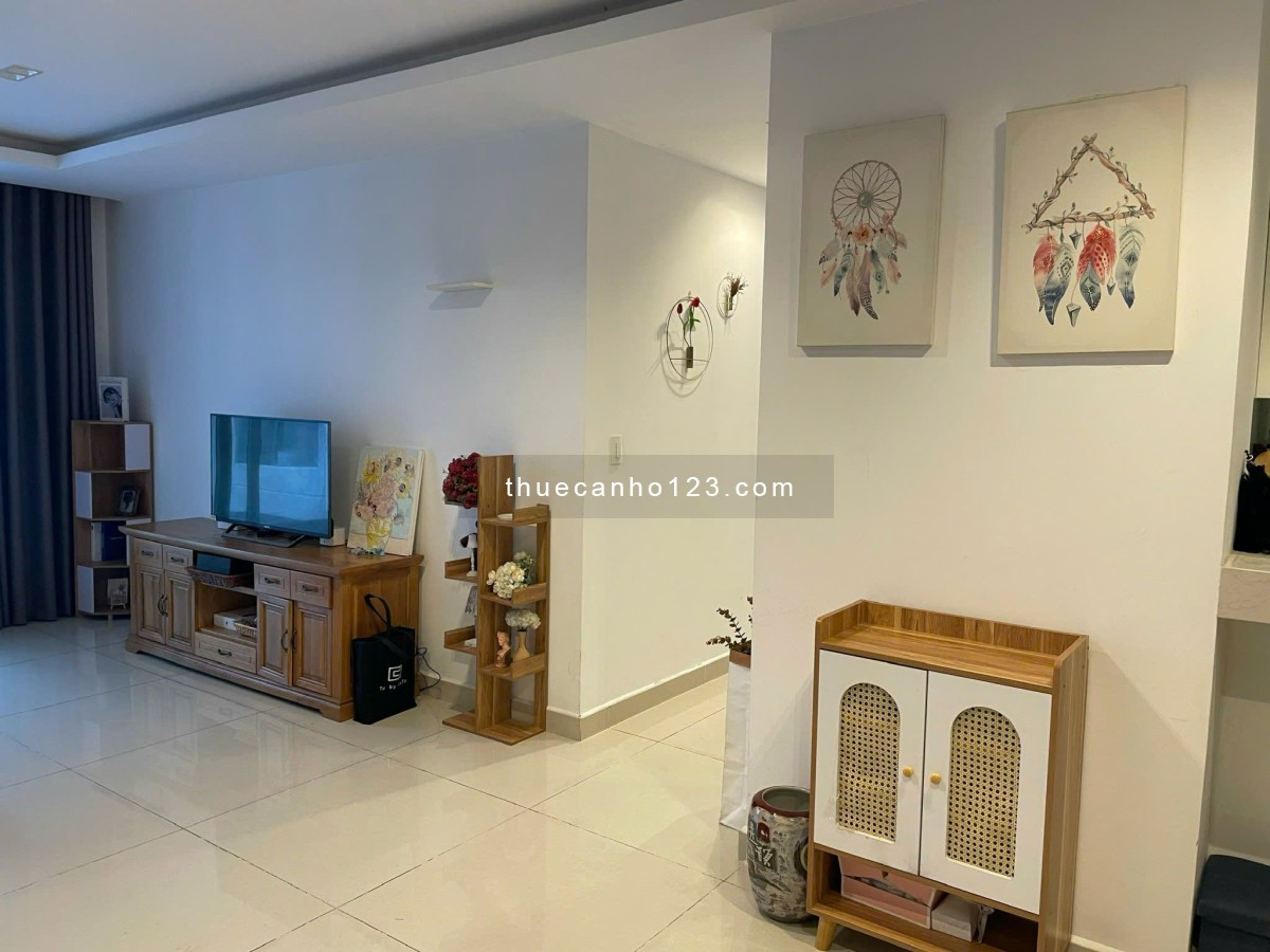 Cho thuê căn hộ 3PN - 2WC - 96m2 chung cư Sky Center full nội thất cao cap giá chỉ 22 tr/th