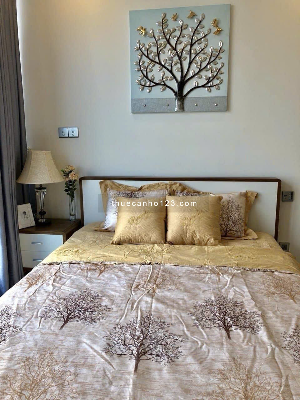 Vinhomes Golden River Bason ( Cho thuê căn hộ 2PN )